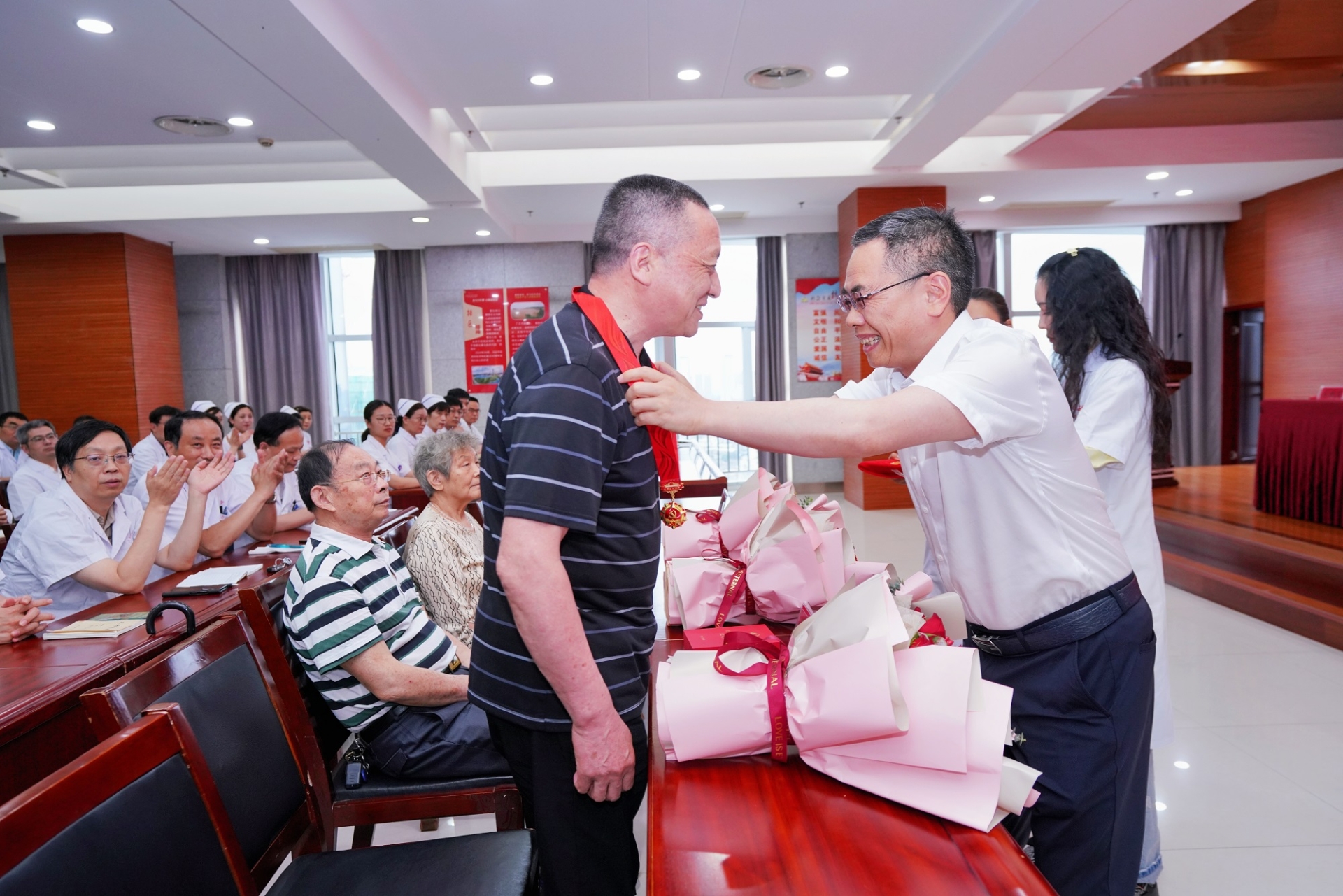 東臺(tái)市人民醫(yī)院舉行慶祝中國(guó)共產(chǎn)黨成立102周年表彰大會(huì)暨能力提升攻堅(jiān)年推進(jìn)會(huì)